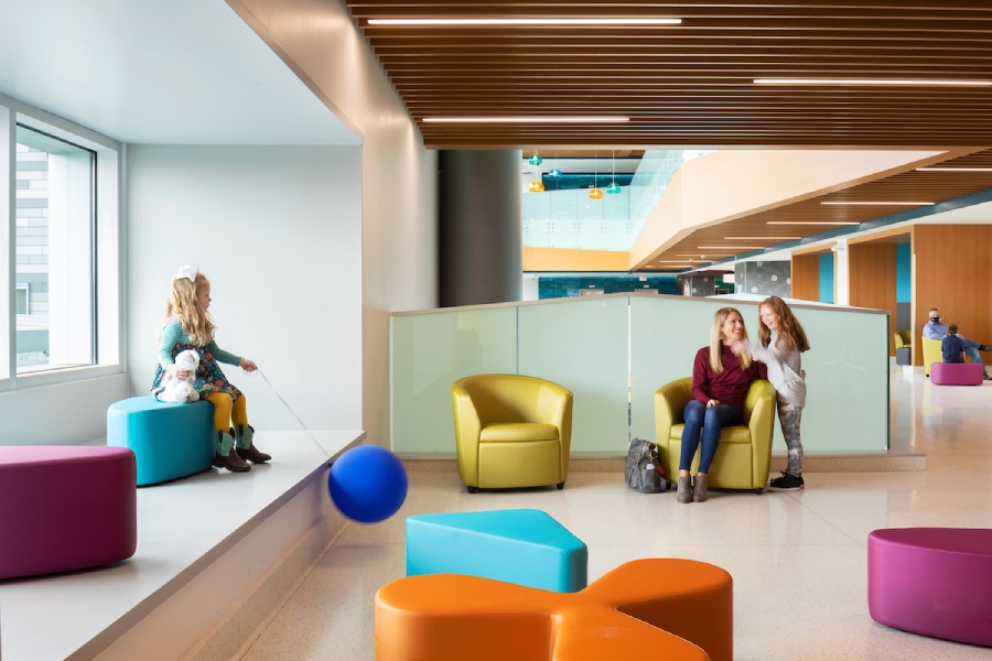 Sitting area inside Sanderson Tower lobby at Children's of MS Hospital.