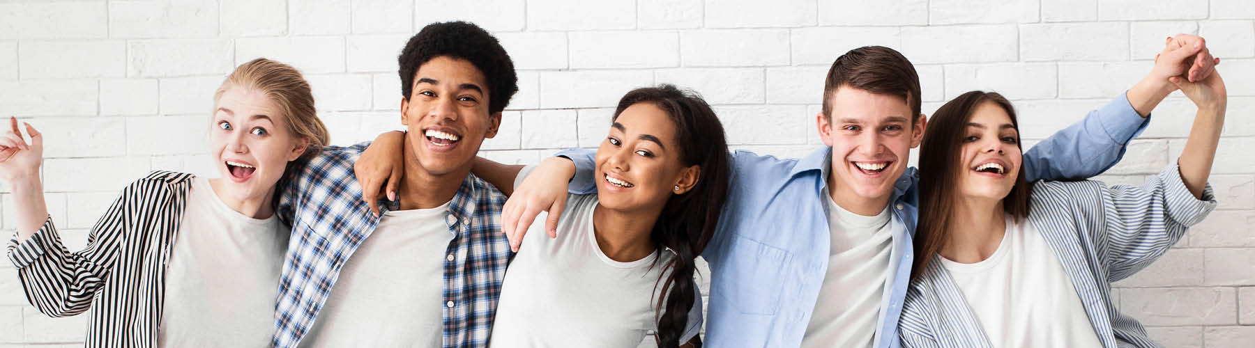 A line of smiling teenagers