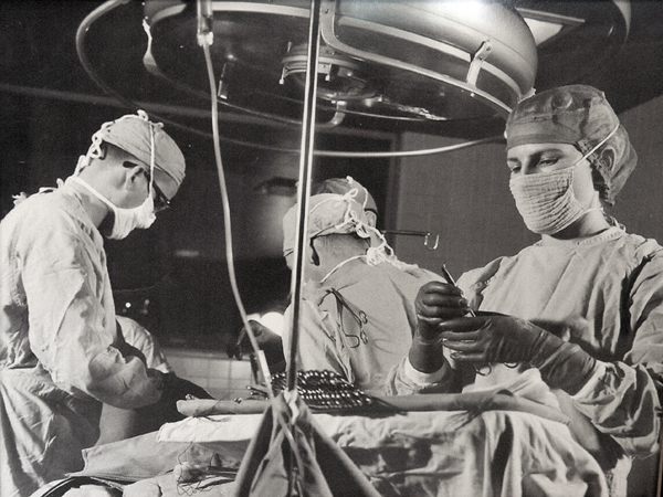 Caracci, foreground, in the OR at UMMC