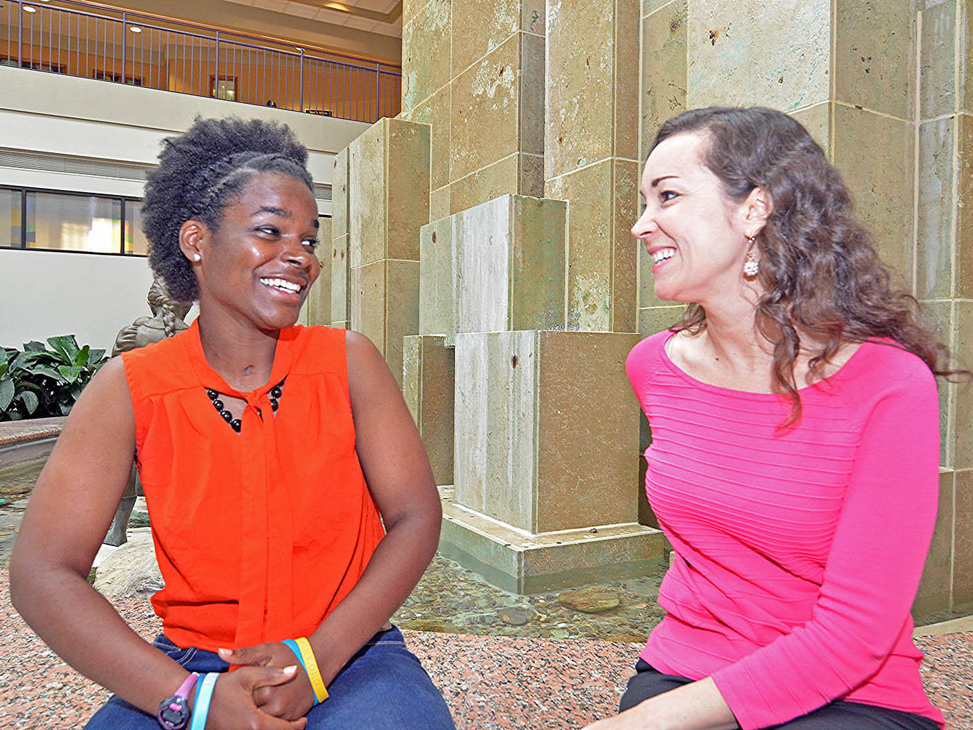 Clea Evans, right, director of neuropsychology at Methodist Rehabilitation Center in Jackson, measured the progress of Whiteside.