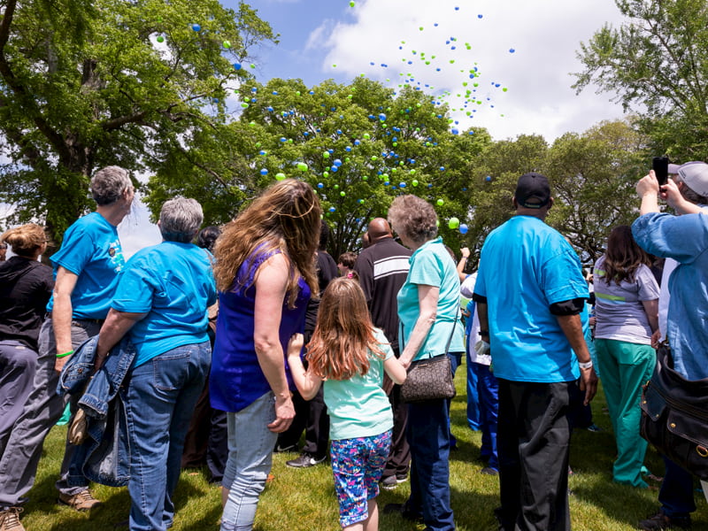 Transplant recipients, organ donor families, University Transplant staff and employees of the Mississippi Organ Recovery Agency release balloons at the 2018 Legacy Lap.