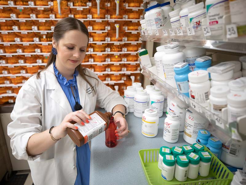 Elizabeth Hearn works during clinical rotations at the Jackson Medical Mall.