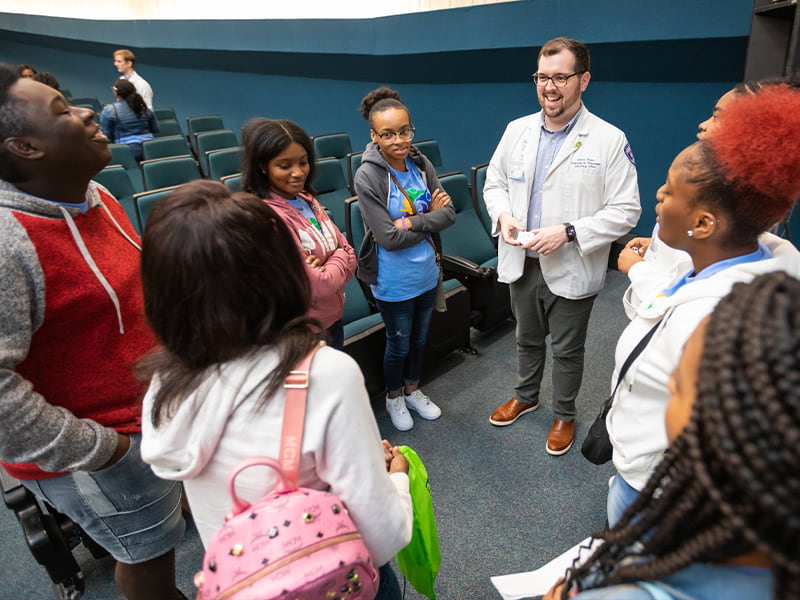 Pharmacy student talks to group of JPS students