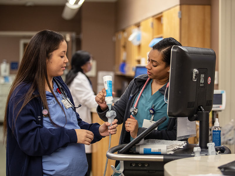 Jazmyn Shaw working in the ER.