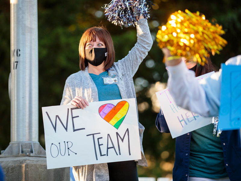 UMMC hospital leaders lined sidewalks in front of University Hospital May 7 to welcome employees to campus during the kickoff for Employee Appreciation Week.