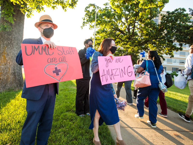 Employees arriving on campus May 7 got a warm greeting from hospital leaders during the kickoff for Employee Appreciation Week.