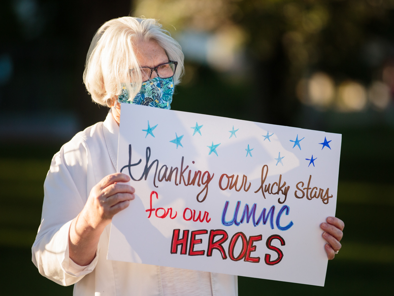 Employees arriving on campus May 7 got a warm greeting from hospital leaders during the kickoff for Employee Appreciation Week.