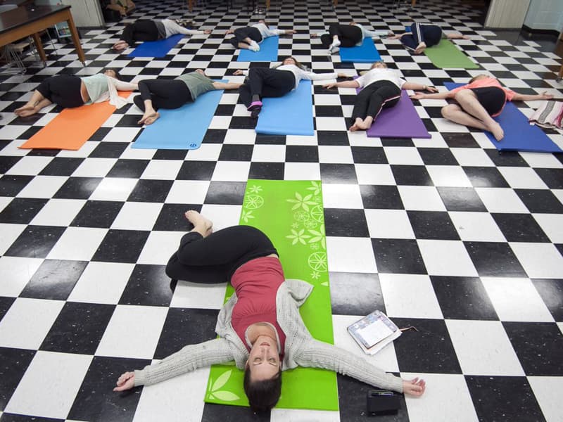 Shooting from above, Ferchaud illustrated a December 2013 article about a class in integrative medicine.