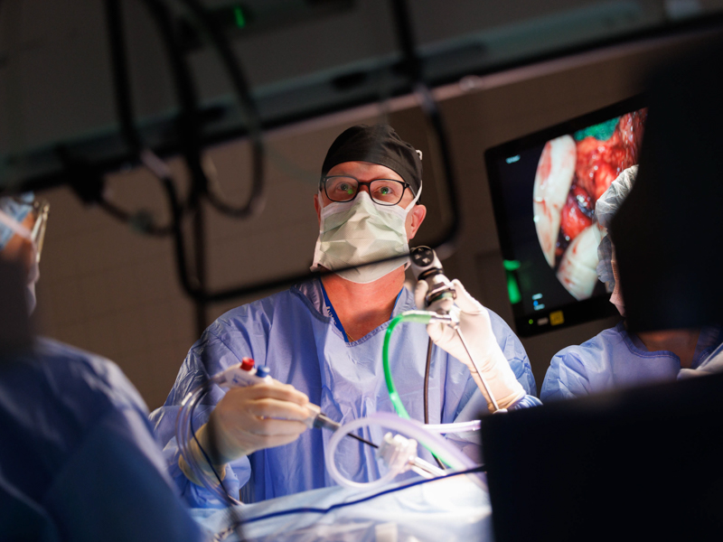 Dr. Christopher Anderson and his surgical team use monitors to get a birds-eye view of the left kidney of live donor Quinten Hogan. Joe Ellis/ UMMC Communications 