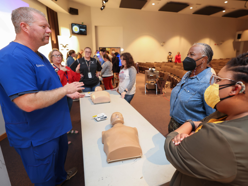 Jereme King tells Mississippi Schools for the Deaf and Blind faculty and staff including, from left, Kaci Cronin, Cassidy Holland, Mitzi Williams, Delois Stevenson and Crystal Newsome, how to perform CPR. Melanie Thortis/ UMMC Communications