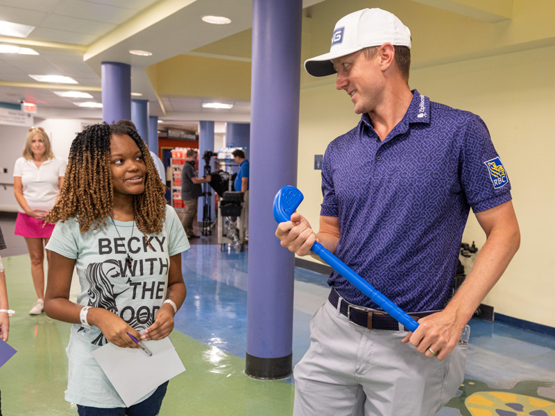 Children's of Mississippi patient Melanie Conner of Clinton ask 2022 Sanderson Farms Championship winner Mackenzie Hughes for an autograph.