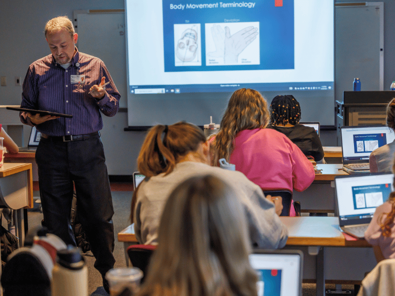 Dr. Lee Brown, associate professor in radiologic sciences, uses the Nearpod classroom format to teach a radiologic science class. Melanie Thortis/ UMMC Communications