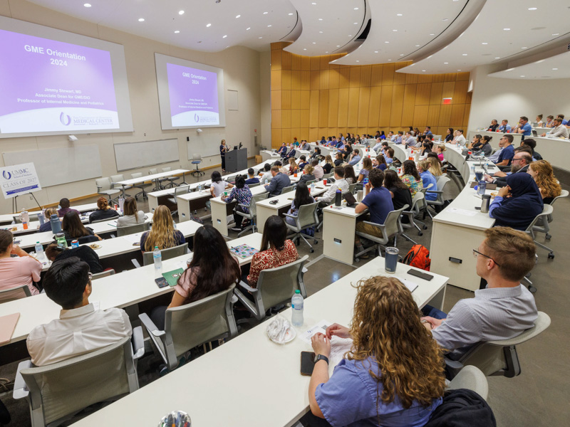 New residents fill an auditorium inside the UMMC School of Medicine during orientation.