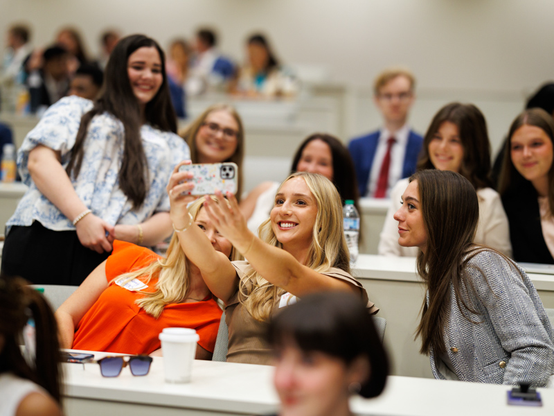 A new class of M1s take selfies as their medical education begins. Joe Ellis/ UMMC Communications