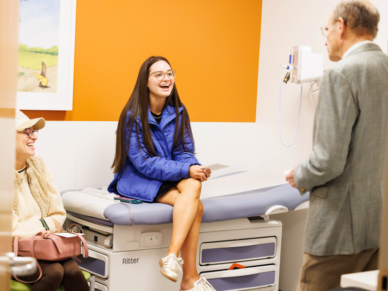 Alexis Henderson, 16, of Richton meets Lt Governor Delbert Hosemann at Children's of Mississippi. Melanie Thortis/ UMMC Communications