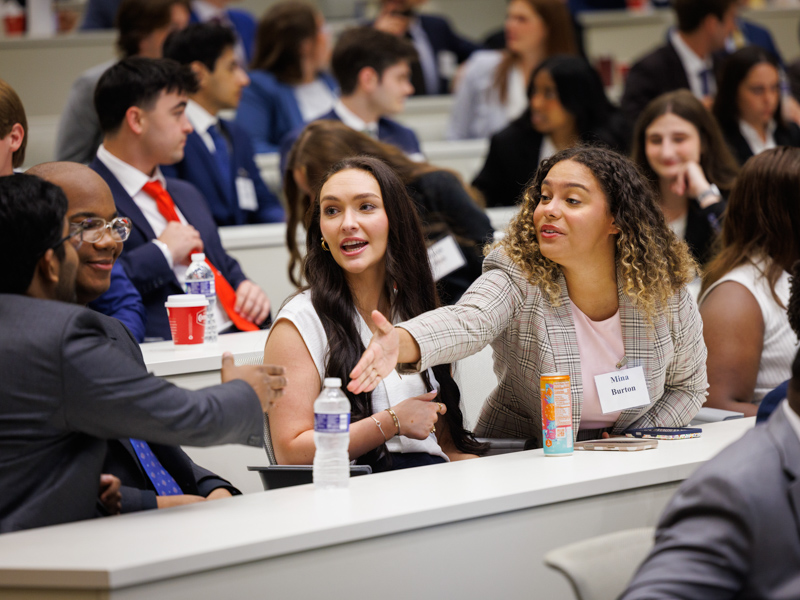 Mina Burton, first-year medical student, introduces herself to her future classmates during Welcome Week orientation. Joe Ellis/ UMMC Communications