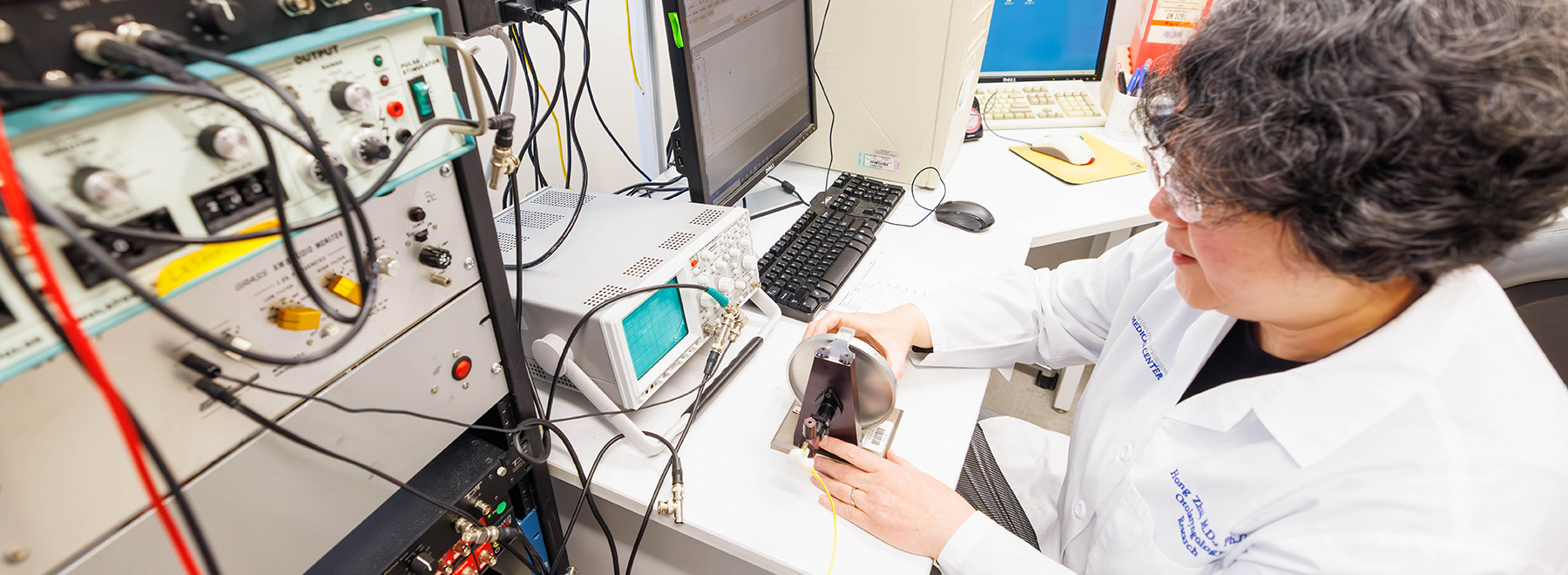 Dr. Hong Zhu working in the ENT research lab.