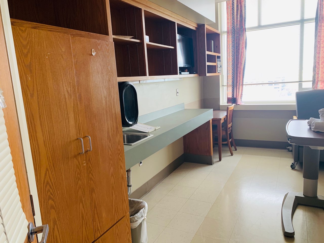 The entry to a patient room shows a closet and a sink near the door.