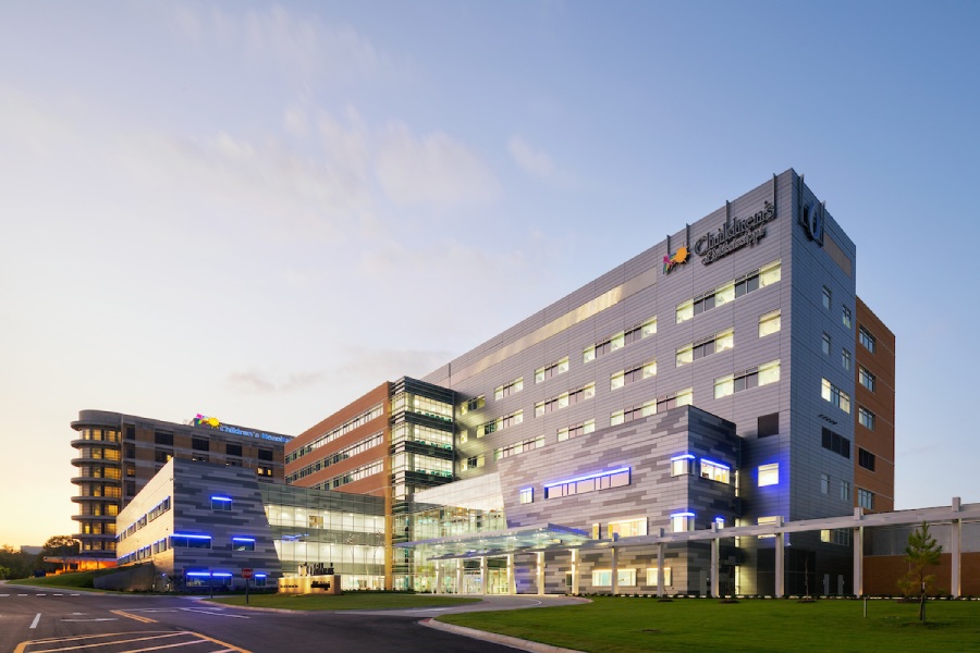 Exterior of Sanderson Tower building at Children's of Mississippi.