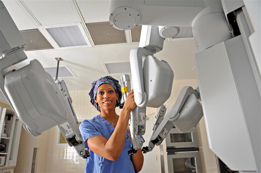 Dr. Gina Jefferson with daVinci Surgical System