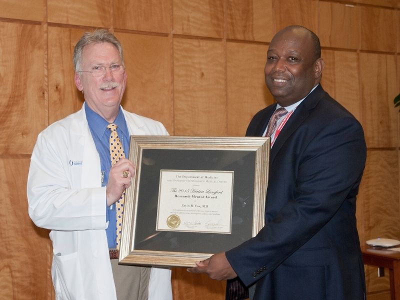 Dr. Gailen Marshall, UMMC professor of medicine and pediatrics and Vice Chair for Research in the Department of Medicine, left, poses with Dr. Ervin Fox, the 2015 Herbert Langford Research Mentor Award, professor of medicine, at the annual DOM Research Day event on March 31.