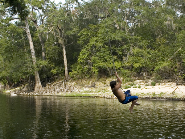 Research finding: Over-the-water rope tree swings fraught with danger -  University of Mississippi Medical Center