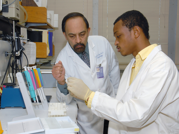 Dr. Parminder Vig instructs Base Pair student La'Mont Sutton, from Murrah, during the 2007 session.