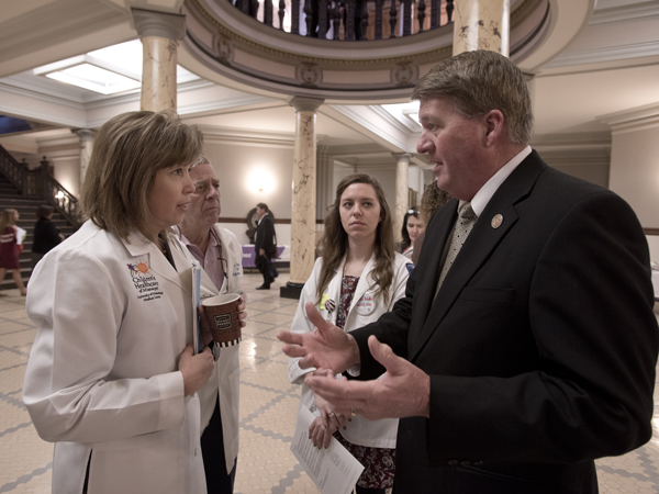 Pediatric trainees, legislators share information during AAP Capitol Day