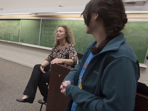 Coolen gives trainees a few pointers on elevator pitches and scientific communication.