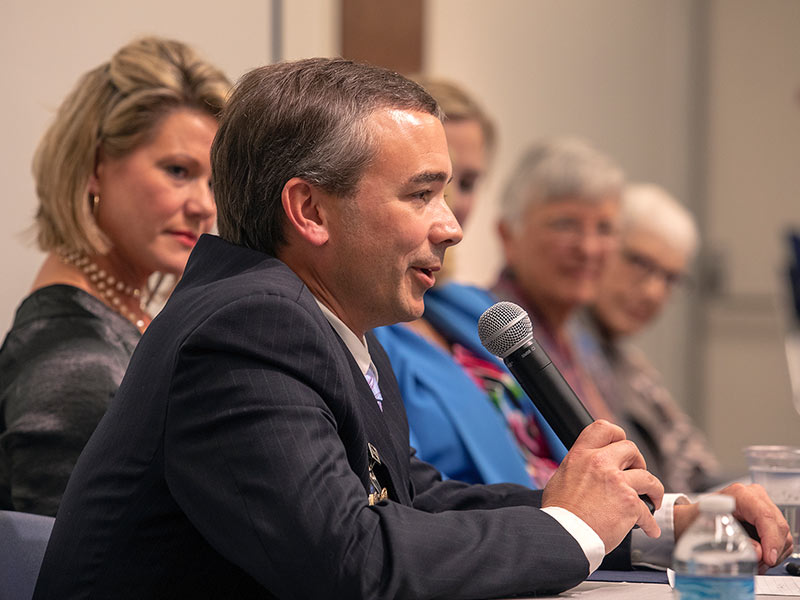 Tripp Purviance, who graduated from the School of Nursing in 2006, shares his experiences as a student as alumna Shanda Walenta, left, listens.