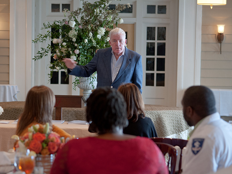 Jim-Barksdale-addresses-scholars-November-20141.jpg