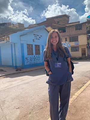 School of Nursing student Anna Jordan Butts in front of the medical clinic where she volunteered over the summer in Cusco, Peru.