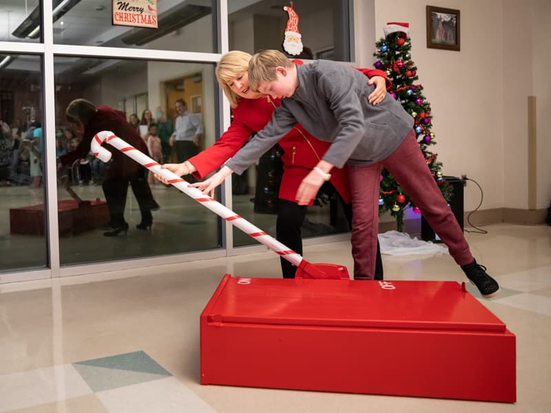 Photos: First Lady, Children's of MS patient set season aglow