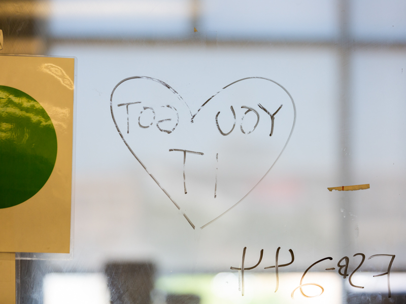 A handwritten note on MICU patient's window assures him that "you got it."