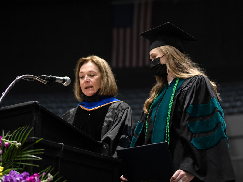 Dr. Jessica Bailey, dean of the School of Health Related Professions, presents the Dr. Virginia Stansel Tolbert Award to Doctor of Physical Therapy graduate Madison Smith Reinhart.