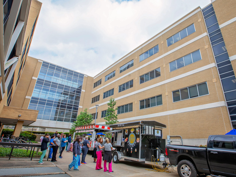 Food trucks line up near the Guyton Breezeway as part of Employee Appreciation Week. Melanie Thortis/ UMMC Communications