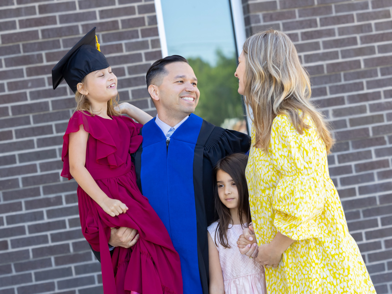 Ezekiel Gonzalez-Fernandez with family, from left, Audrey, 8, Emma, 10, and wife, Meredith. Melanie Thortis/ UMMC Communications 