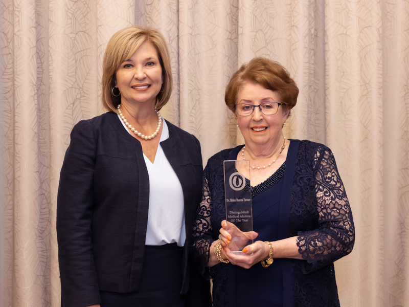 Dr. LouAnn Woodward, left, congratulates Dr. Helen Turner, the 2022 Distinguished Medical Alumna honoree. Jay Ferchaud/ UMMC Communications 